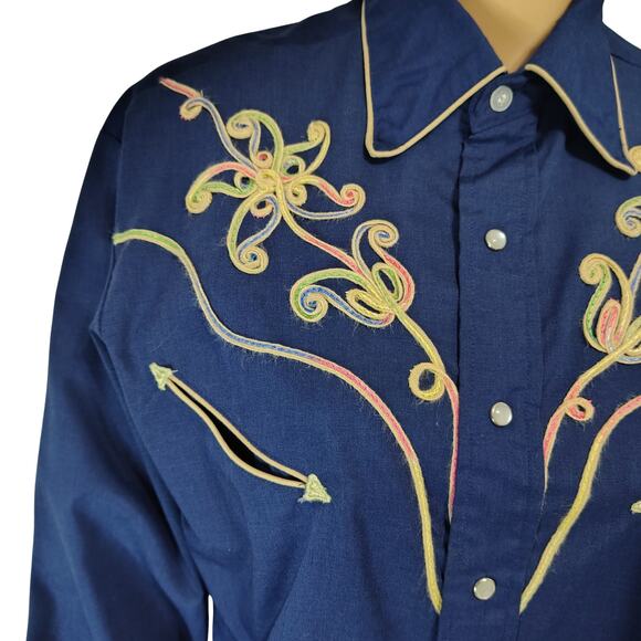1970s Blue Western Shirt Embroidered Floral Pattern Pearl Snap Buttons Size Med - Picture 2 of 7